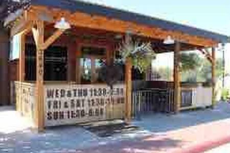Country Charmer Single Story Cottage Pet Friendly Loomis エクステリア 写真